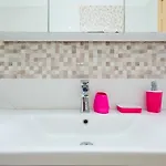 Laurus Apartment *